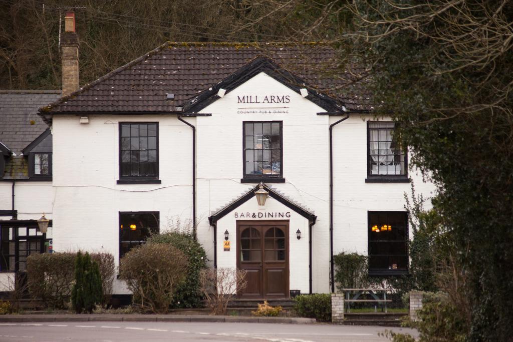 فندق The Mill Arms رومسي المظهر الخارجي الصورة